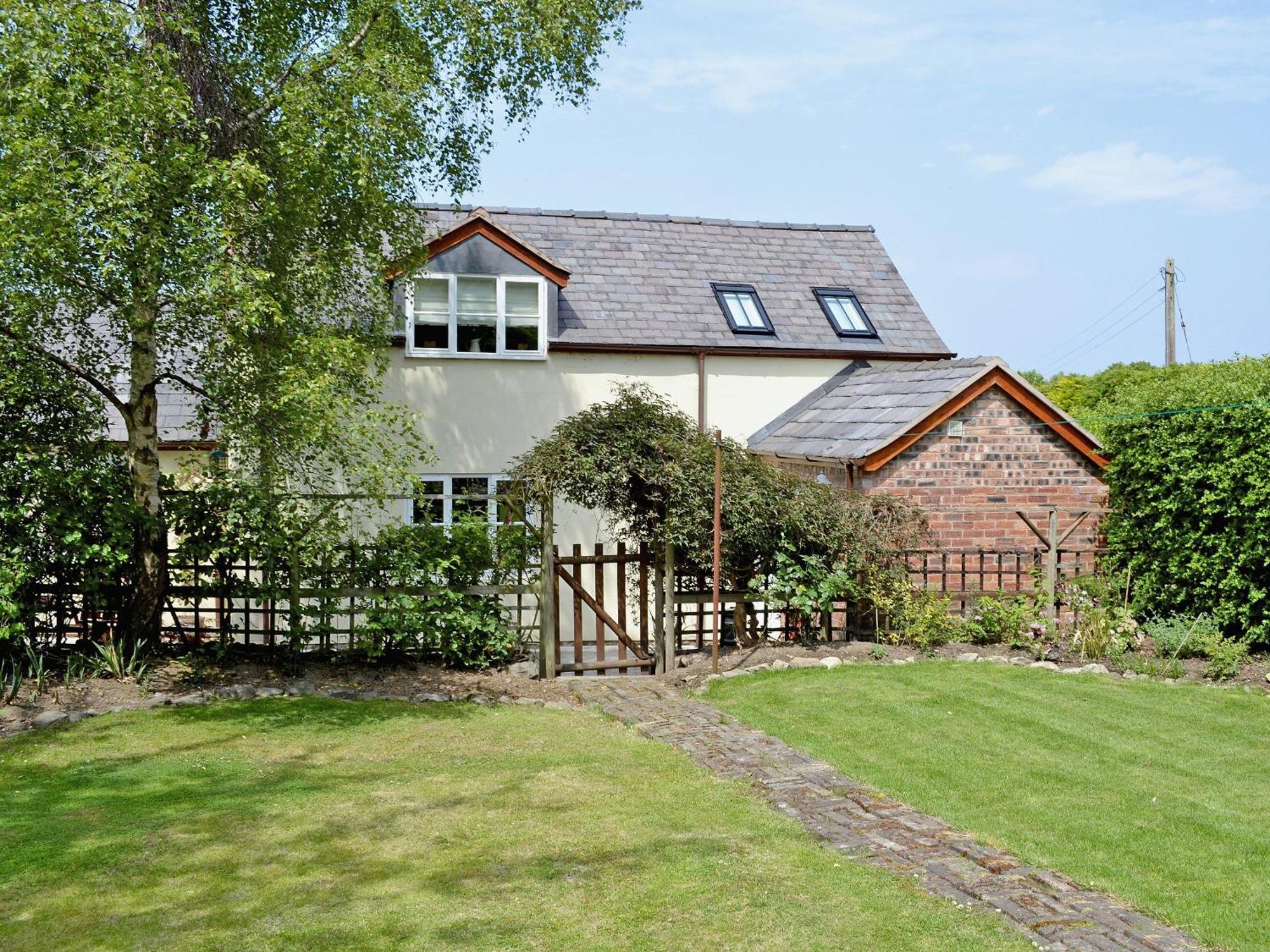Woodhouse Cottage Hawarden Bagian luar foto